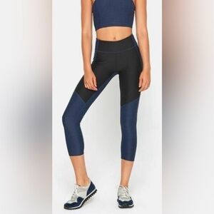 Outdoor Voices 3/4 Two Tone Warmup Crop Leggings Color Block Navy/ Charcoal- M